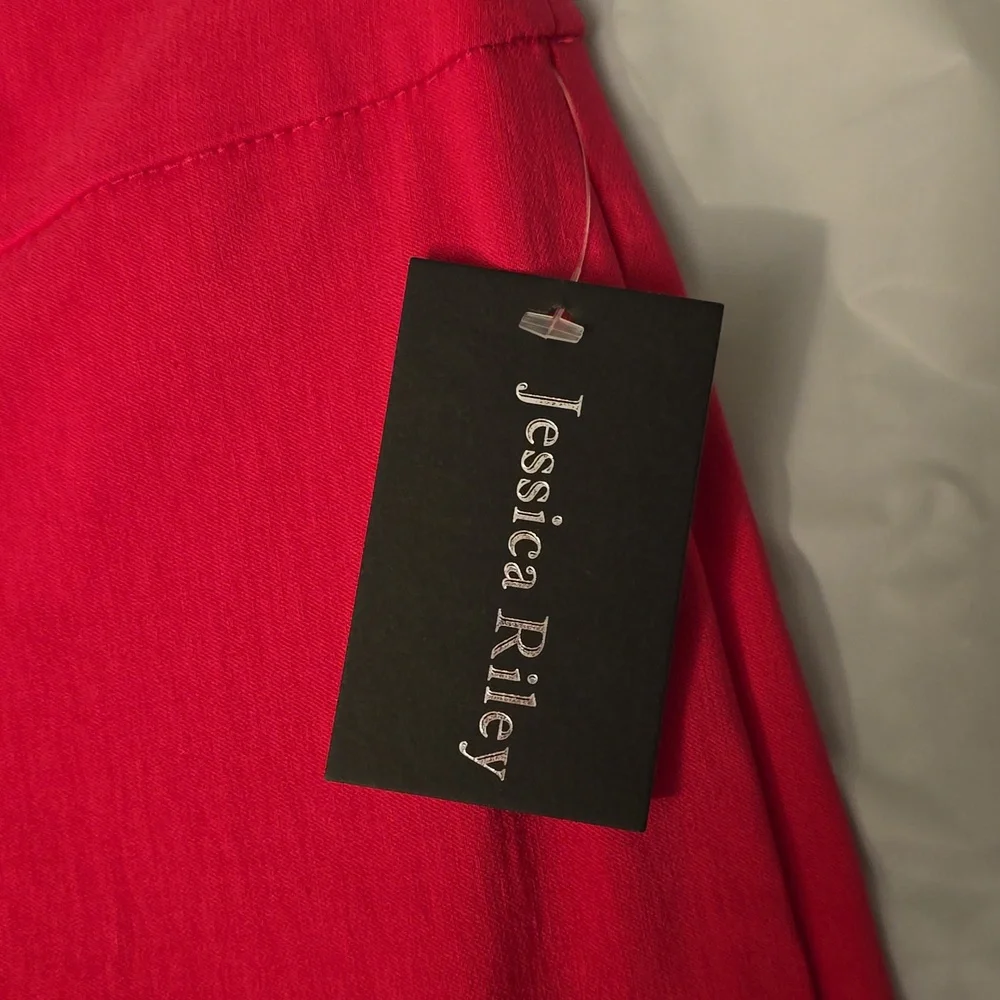Jessica Riley Stretch Pink Capris with Lace Cutout Small - Picture 4 of 10